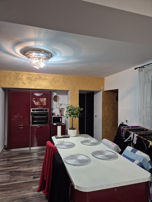 Vând casă zona capsunarie