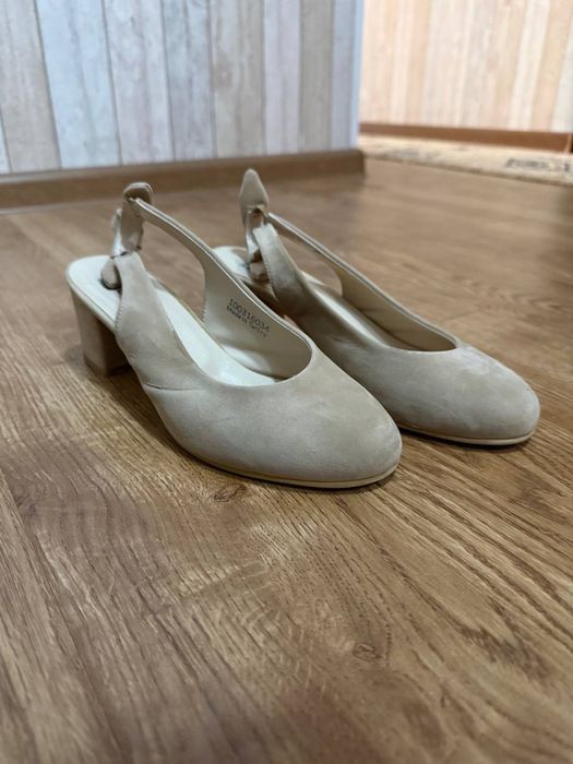 Женские босоножки