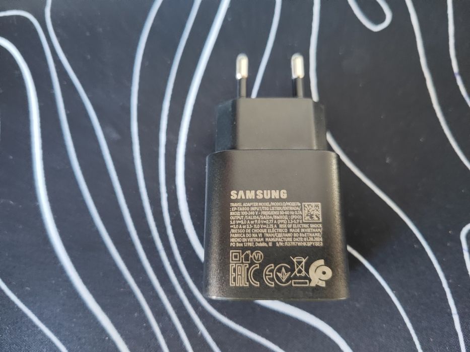 Блоки зарядок разных фирм