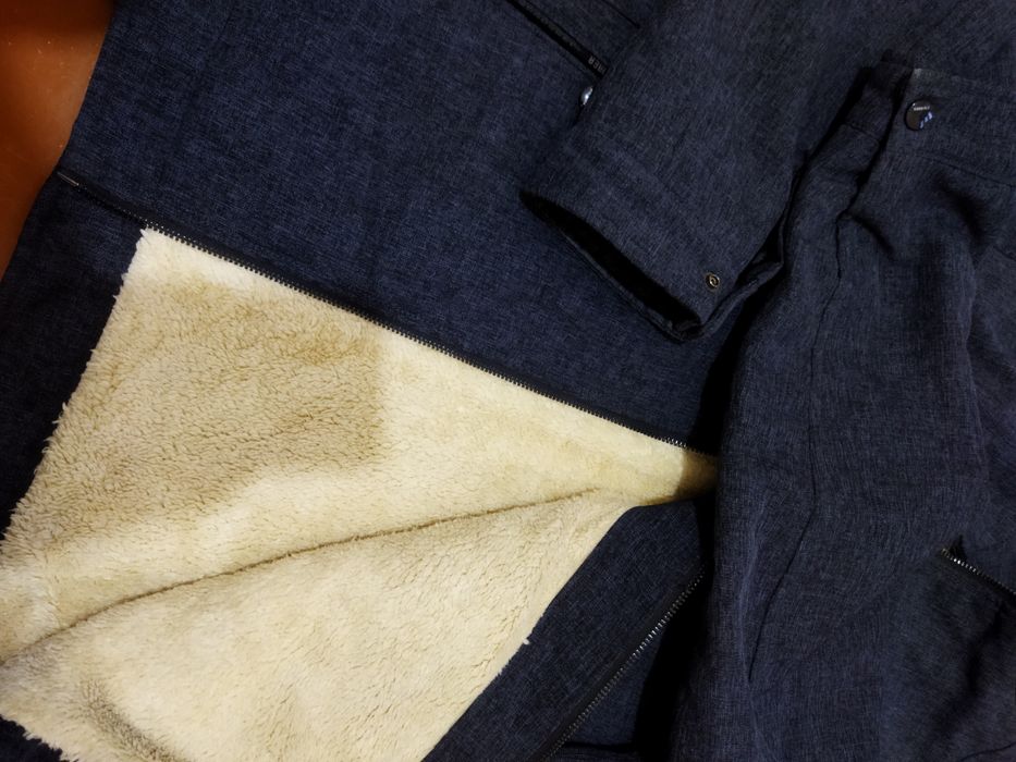 Мужская куртка качественная, тёплая и удобная.