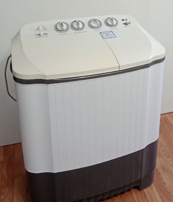 Продается стиральная машина полуавтомат