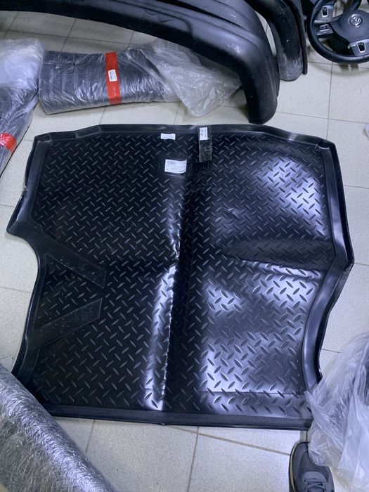 В продаже коврики в багажное отделение