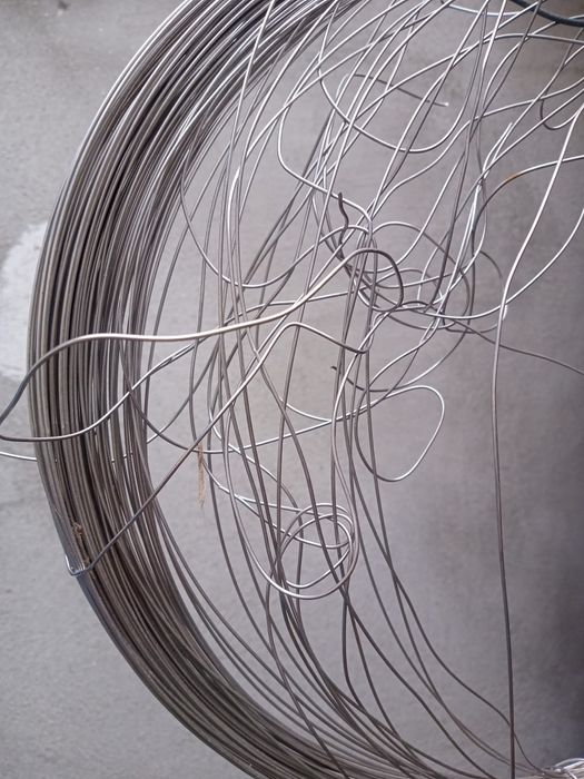 Vând i sârmă de inox  și nichelină