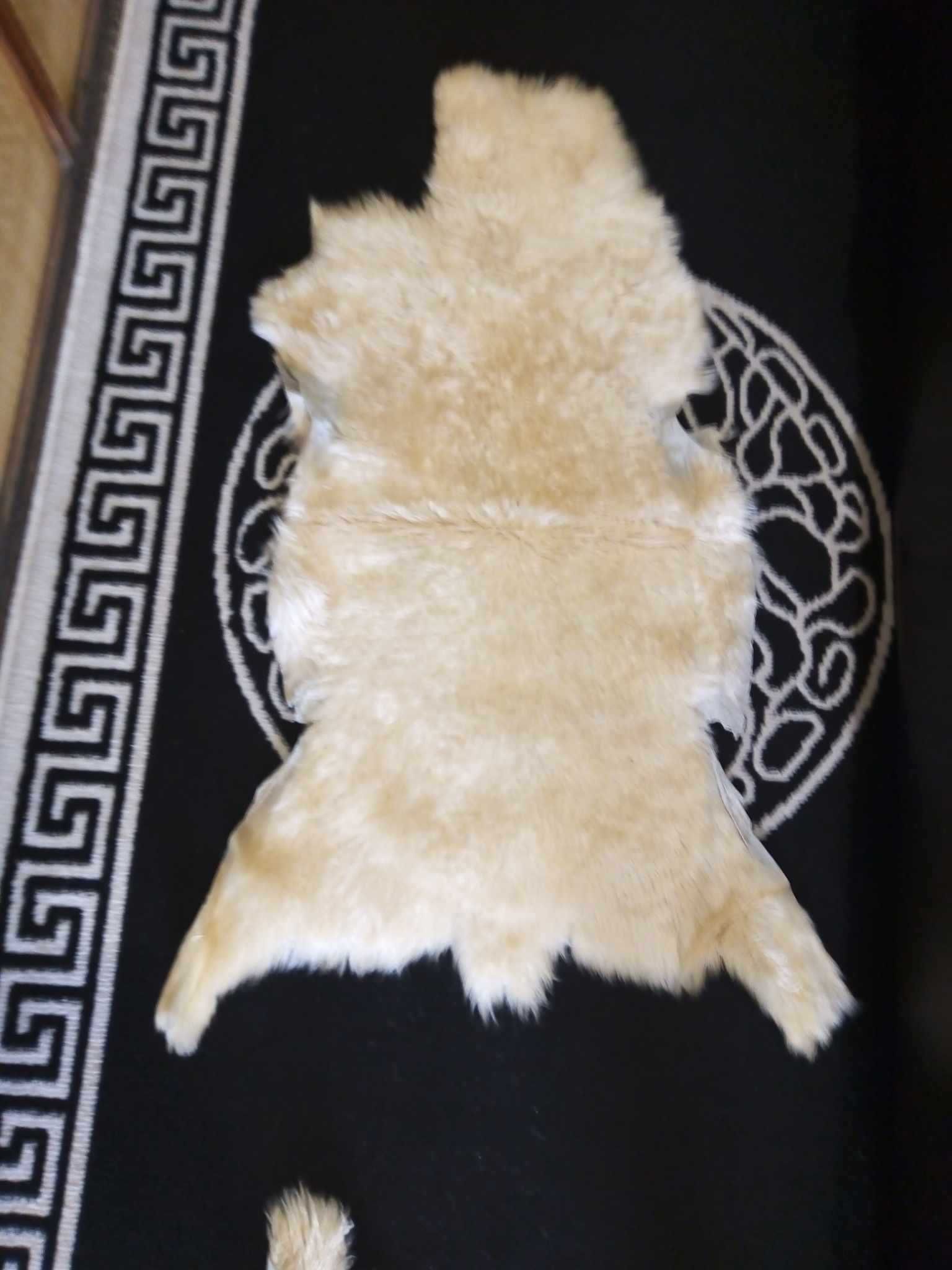 30 лв САМО ДНЕС килим постелка Естествена обработена кожа