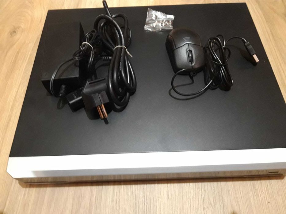 NVR 8 canale Hikvision DS-7608NI-I2, rezolutie 4K UltraHD