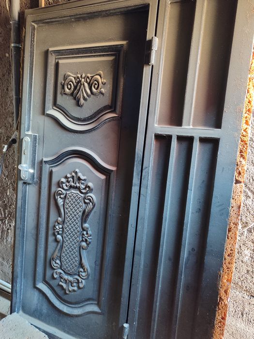 Самарканда темир ешик сотилади холати янгидек