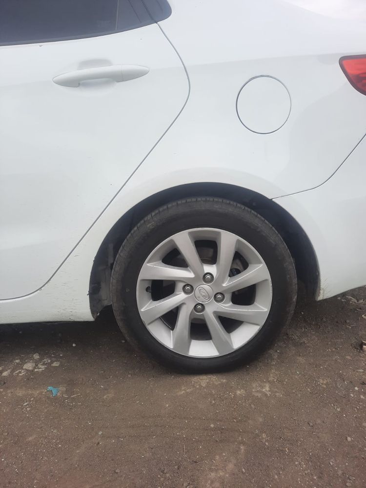 Шины 185/55 R15 — комплект 4 шт, в хорошем состоянии