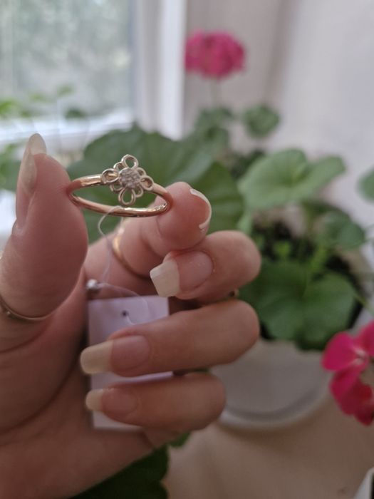 Продам золотое кольцо 18.5 Размер