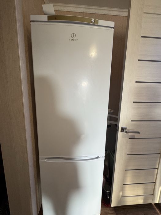 Холодильник Indesit б/у
