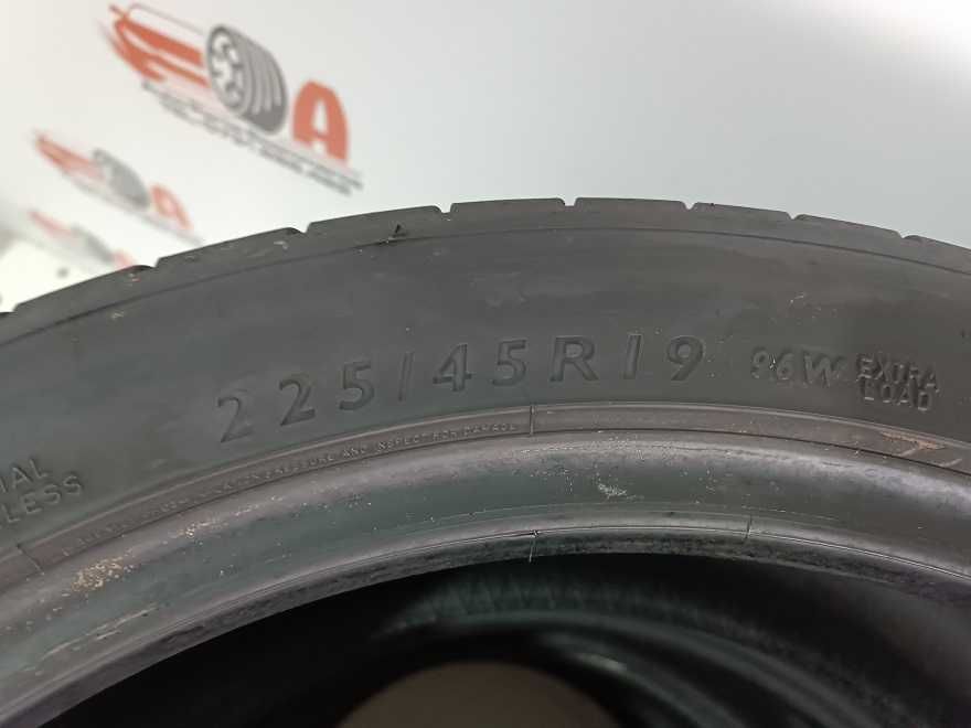225 45 19  DUNLOP   225/45/19  96W CP V20410