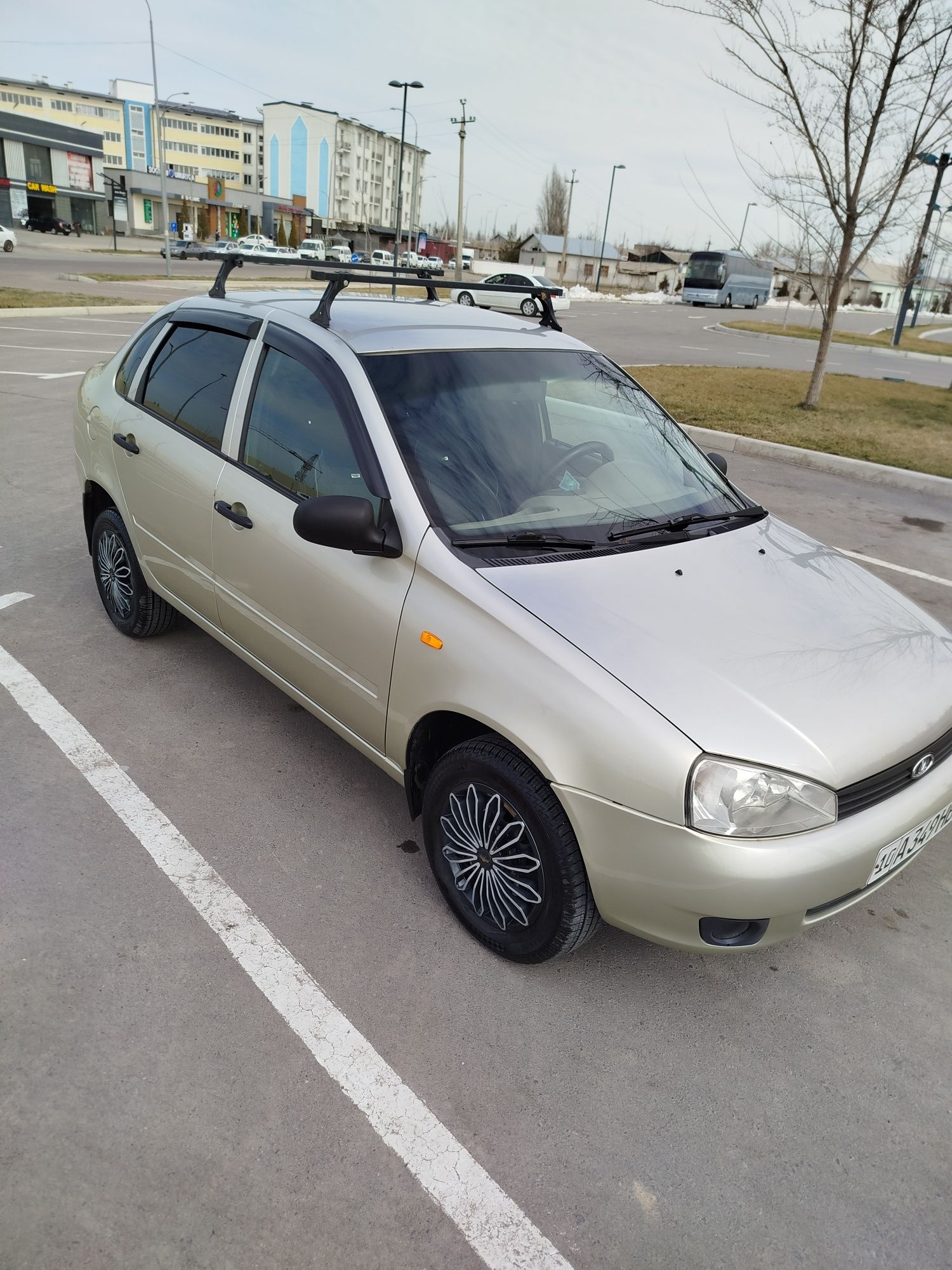 Продается лада калина седан.