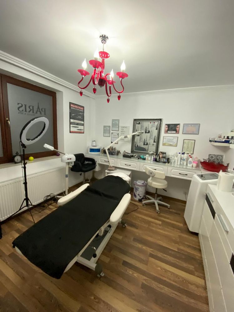 Inchiriez post coafor, manichiura, cosmetica