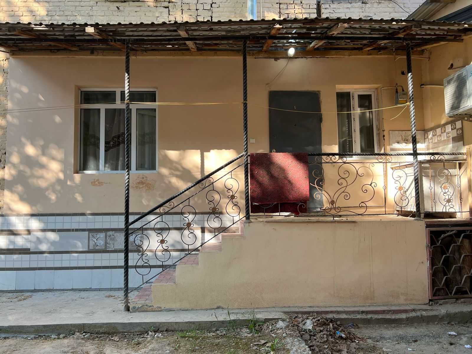 Янгийулда квартира ижарага куйилади 3 хона 42кв 1 этаж