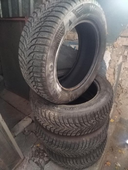 Продавам 4 броя зимни гуми
KUMHO WINTERCRAFT
215/55R6 / ДОТ 3021
Гумит