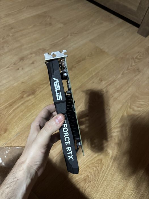 RTX 3050 6GB (2 ventilatoare) – stare impecabilă