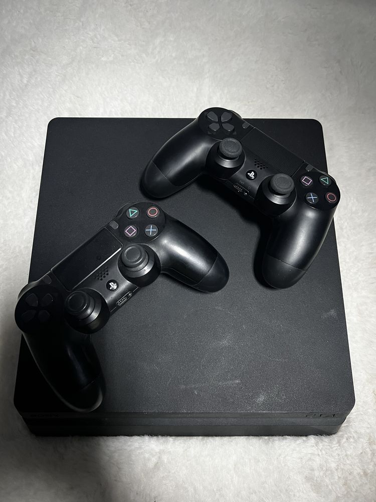 Playstation 4 slim