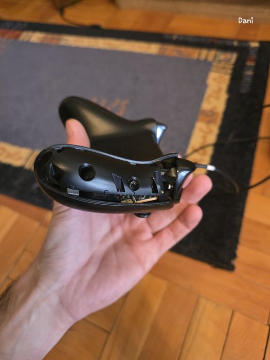 Vând / Schimb XBOX ONE plus 2 manete