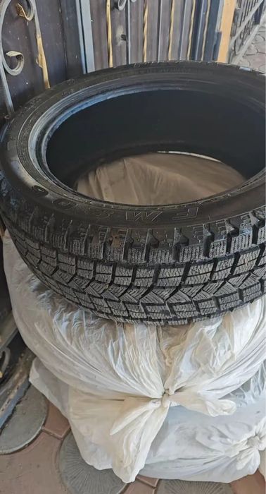 Зимние резины 235/50/18