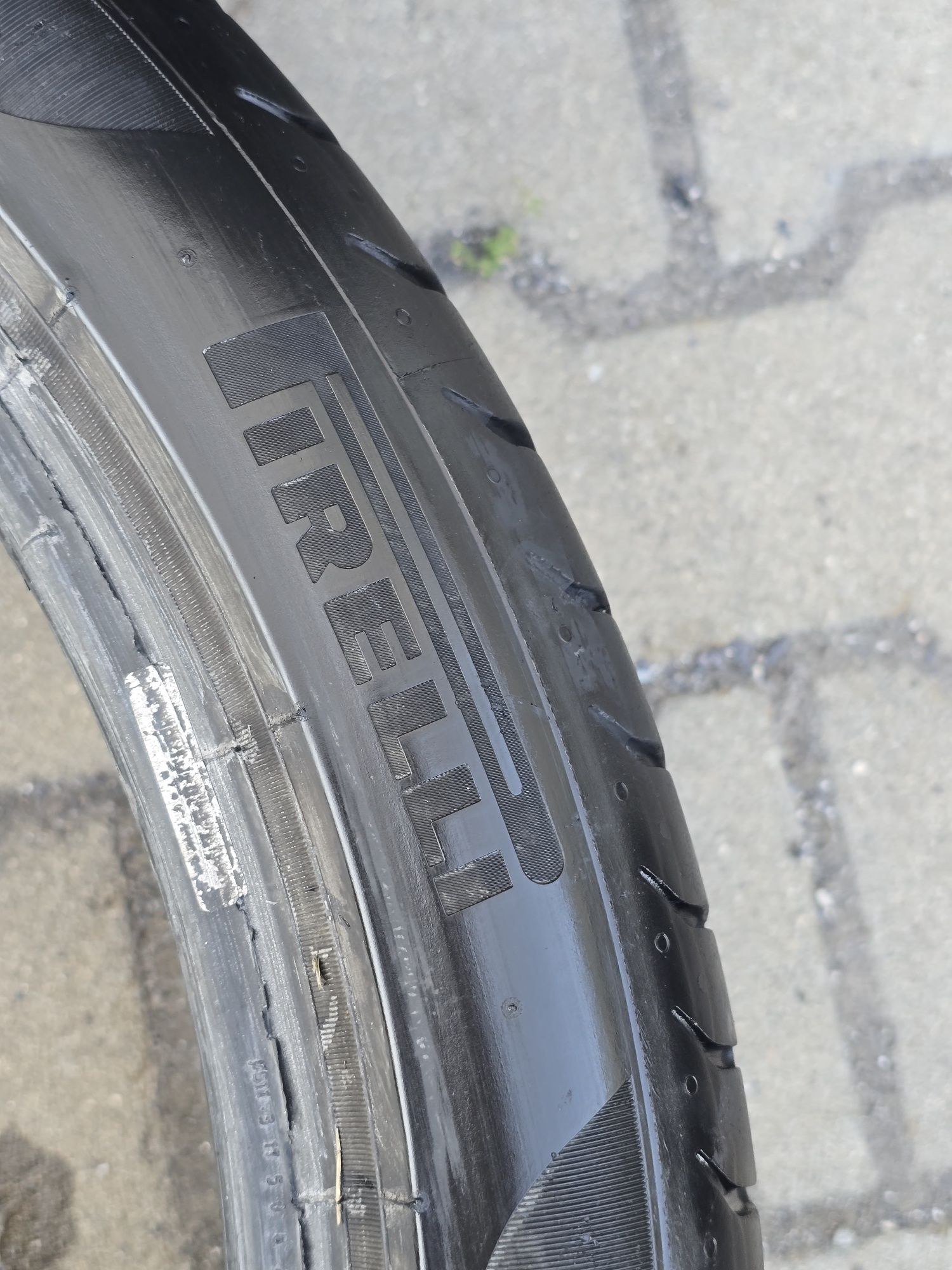 275 35 20 Pirelli