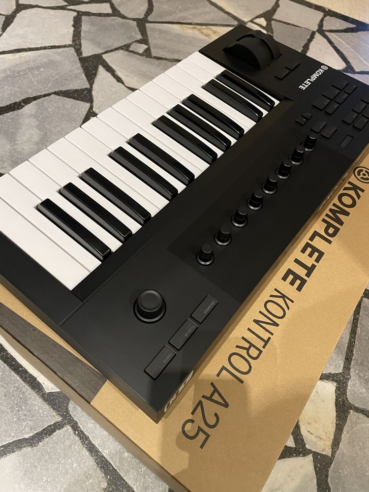 Native Instruments Komplete kontrol A25