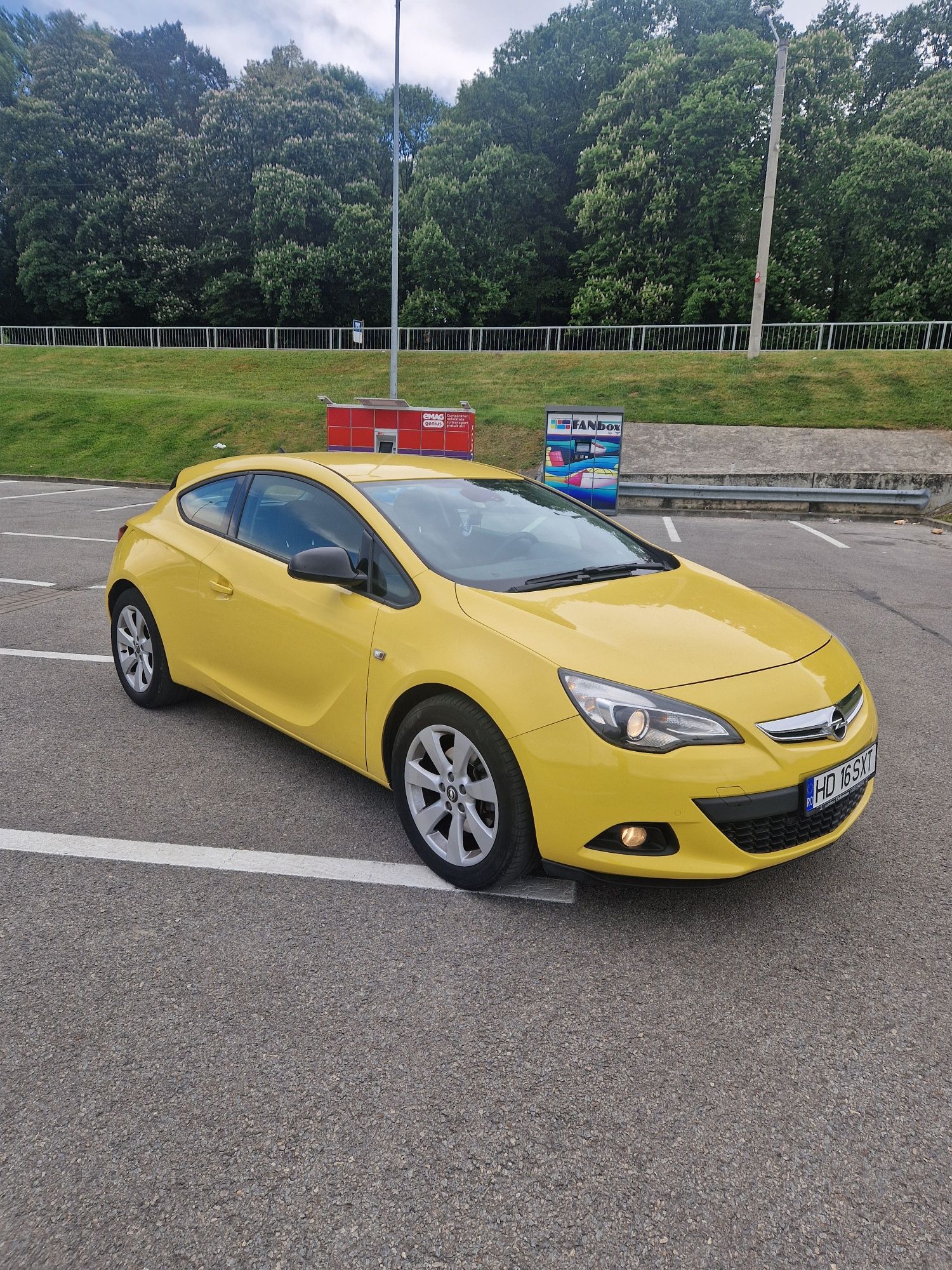 Opel Astra J GTC 1.6 180 CP benzina