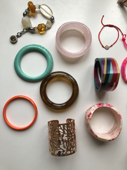 Гривни - пластмаса, керамика, кожа и др.