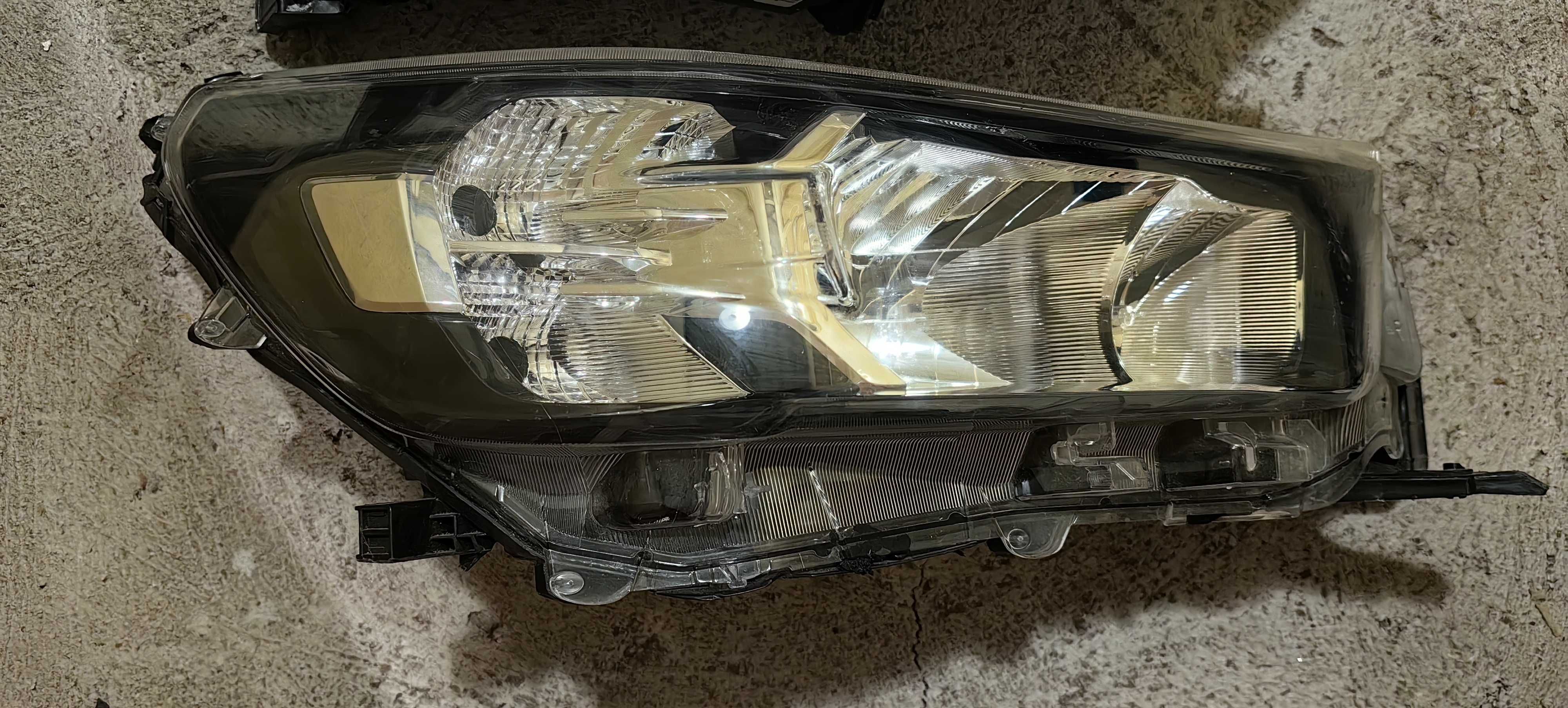 Фар за Toyota Hilux / Тойота Хайлукс