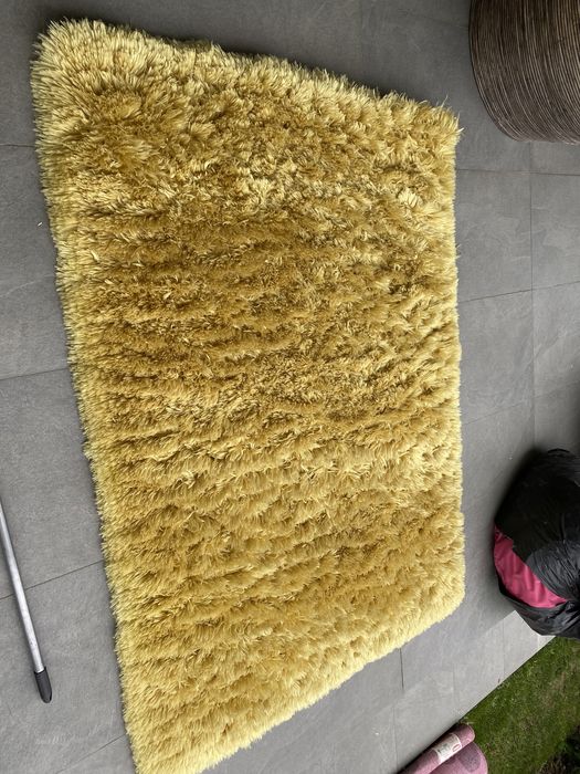 Vând covoare mici și mari