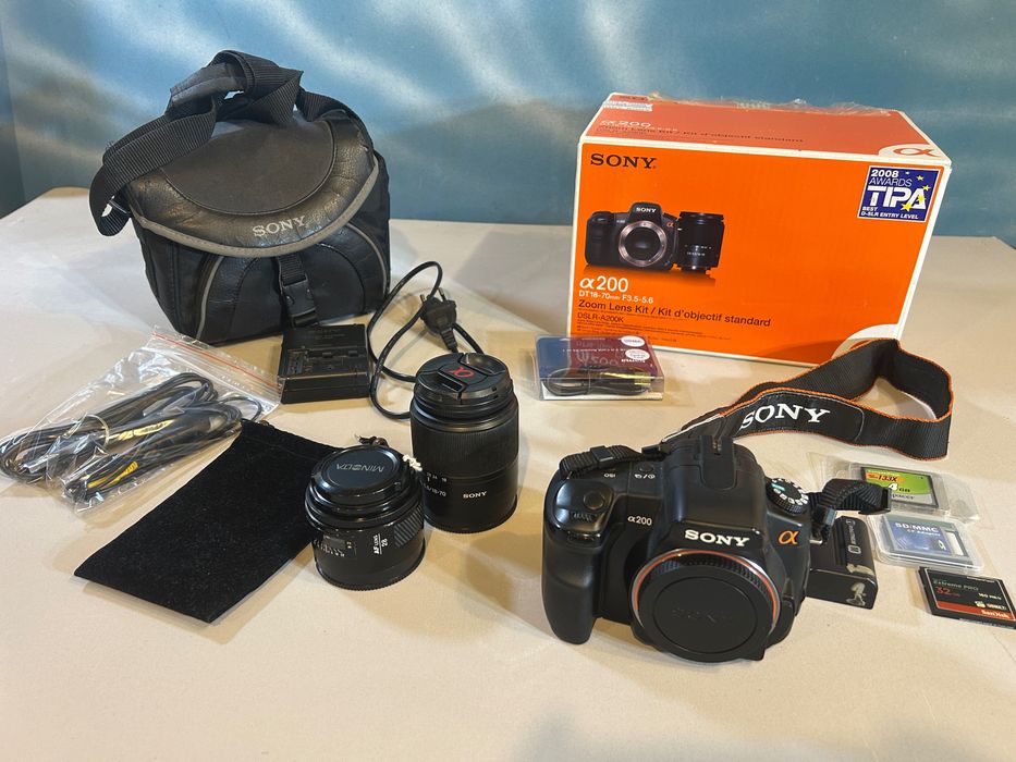 Фотоапарат Sony a200 + два обектива