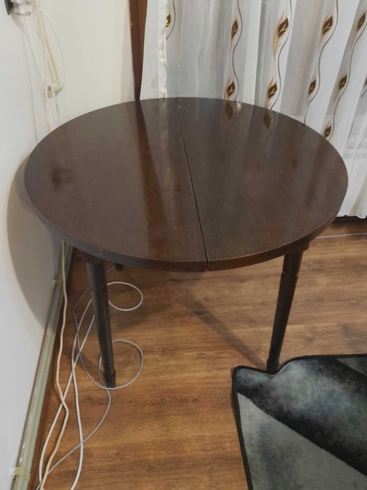 Продавам трапезата маса в размер89/89,