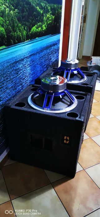 Vand 2 Subwoofare de 800w fiecare la 2 ohmi