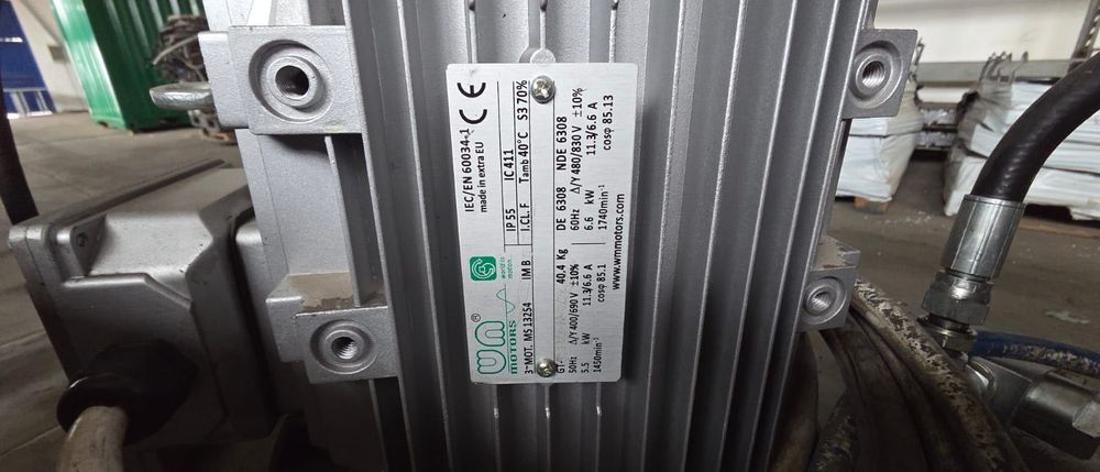 Utilaj de scos ramele de la panourile fotovoltaice