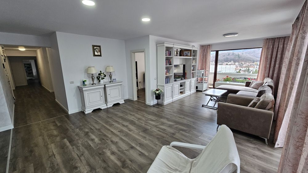 Ap 4 cam direct proprietar 178mp priveliste deosebita  zona VERDE