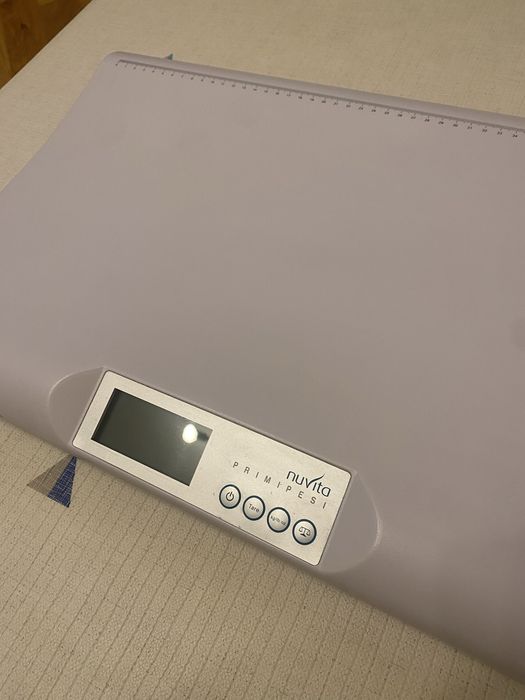 Дигитален бебешки кантар везна nuvita