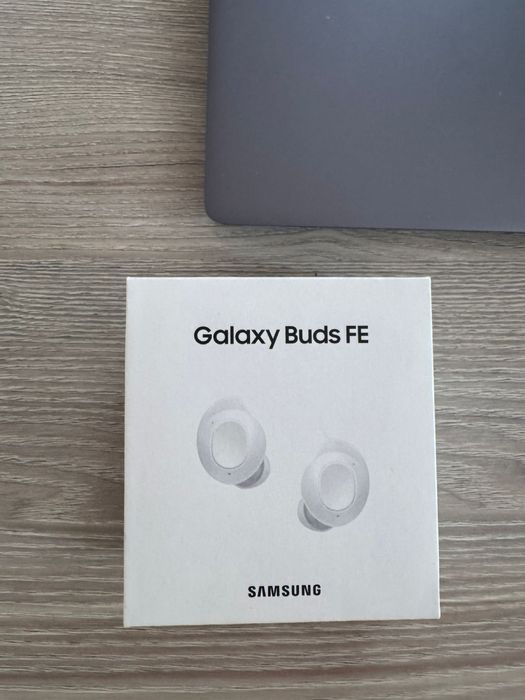 Galaxy Buds FE белый