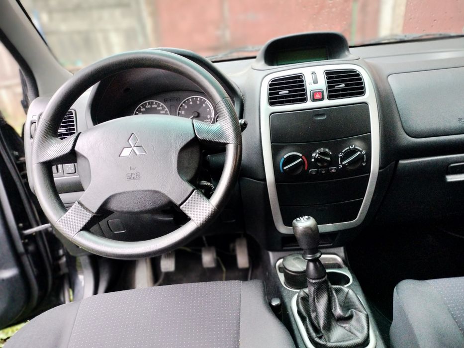 Mitsubishi Space