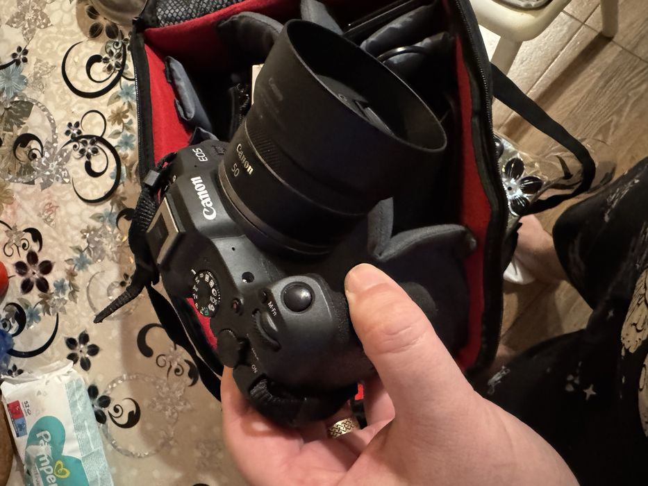 Canon EOS R8 + RF 50mm 1,8 +RF 35mm f1.8 +accesorii