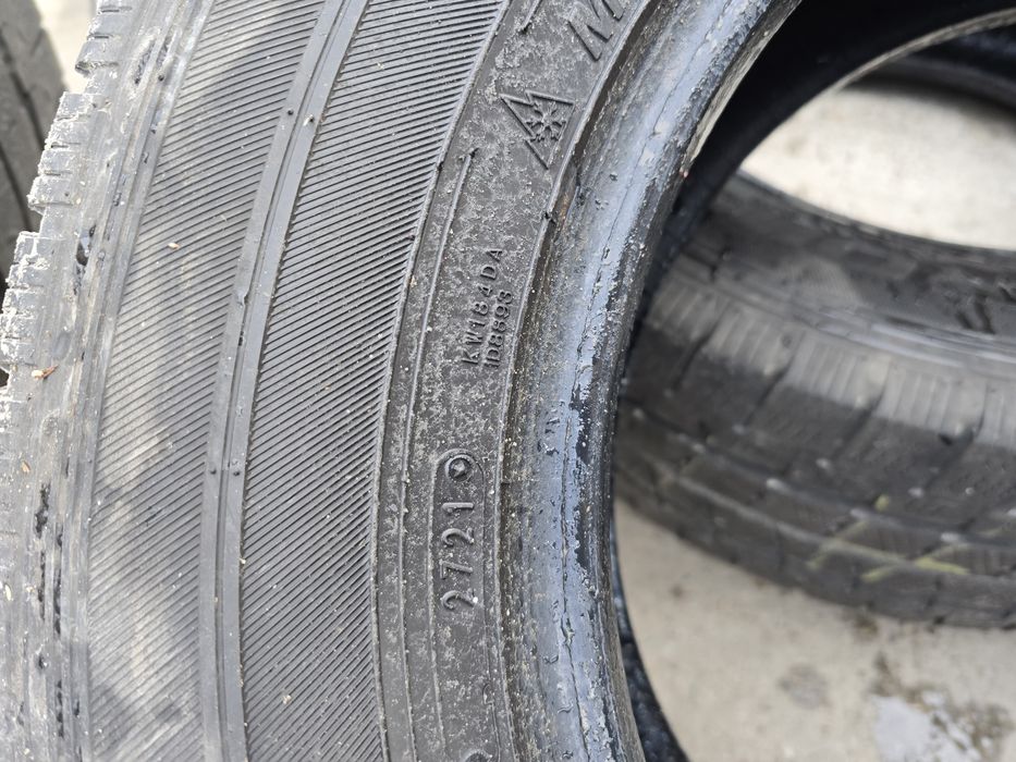 Anvelope de iarna 235-65r16c Falken