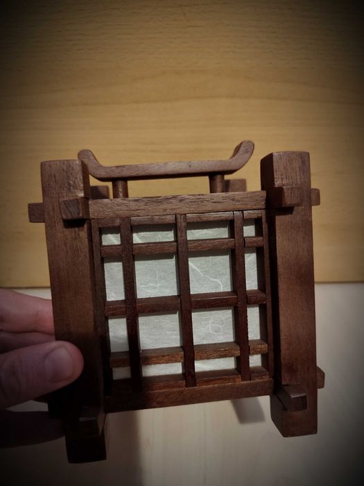 lampa stil japonez lucrata manual din lemn mahon