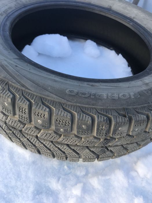 Продам шипованную резину