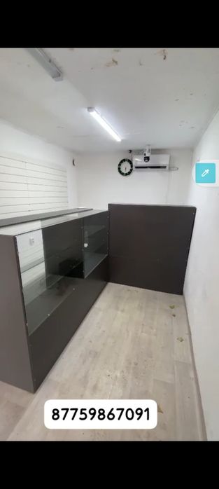 Ветрина со столом для ремонта телефон