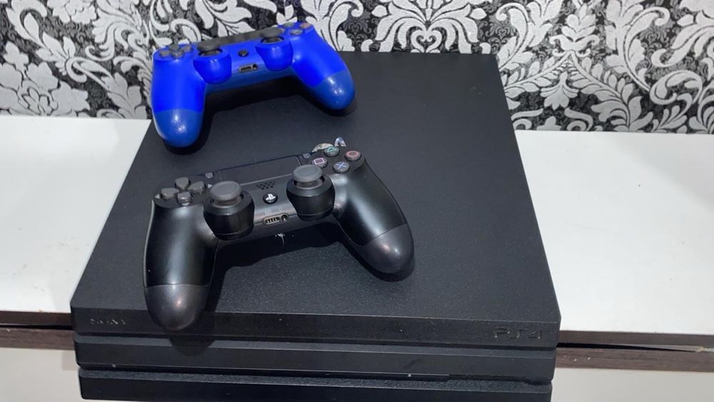 Продам СРОЧНО!!! PS pro 4, 1 tb