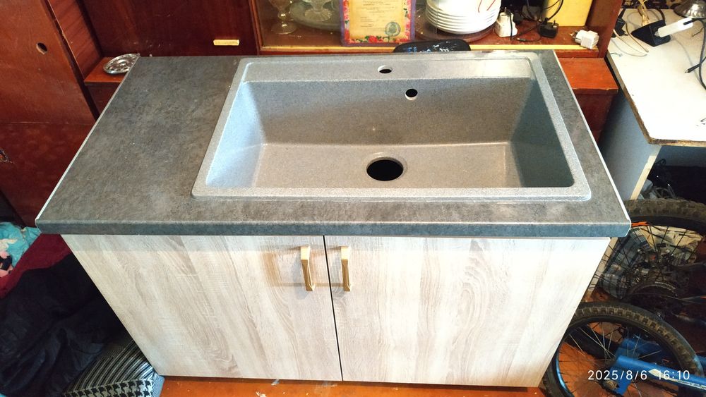 Продам кухонную мойку новая