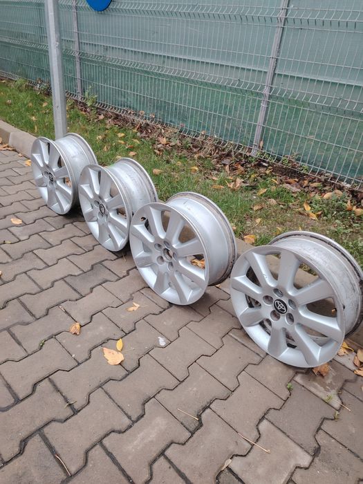 Vând jante originale Toyota pe 16
