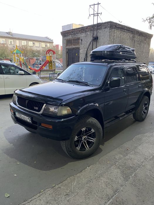 Продам машину внедорожник