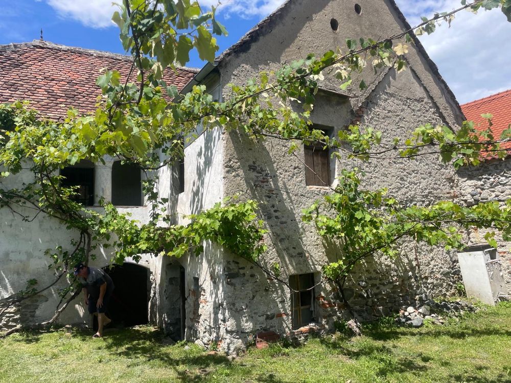 Casa traditionala de vanzare in satul Sebeşu de Sus