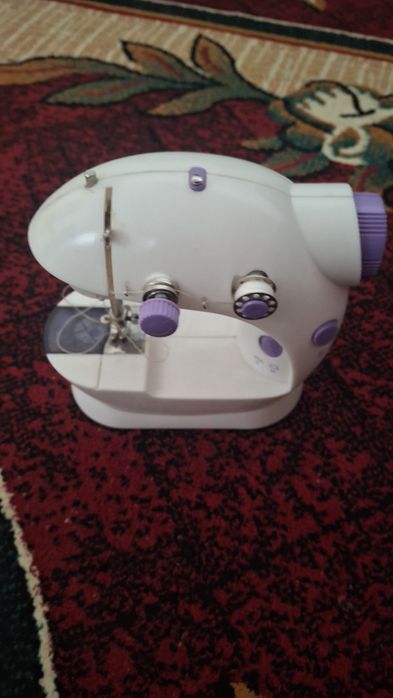 Tikuv mashinasi sotiladi