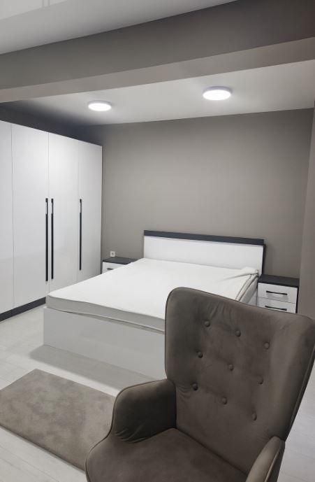 Дава се под наем Двустаен апартамент в Варна, Гръцка махала - 70 кв.м за 880 € - Снимка #3