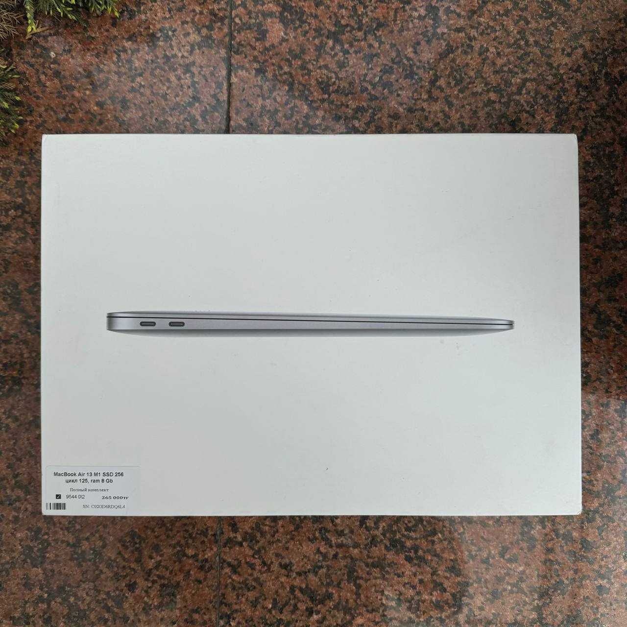 MacBook Air 13 M1 в полной комплектации / LOMBARD