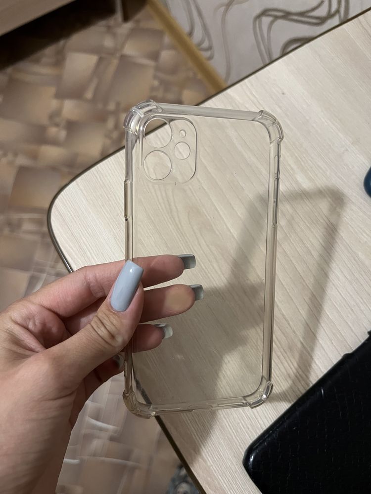 Продам чехлы на iPhone 11